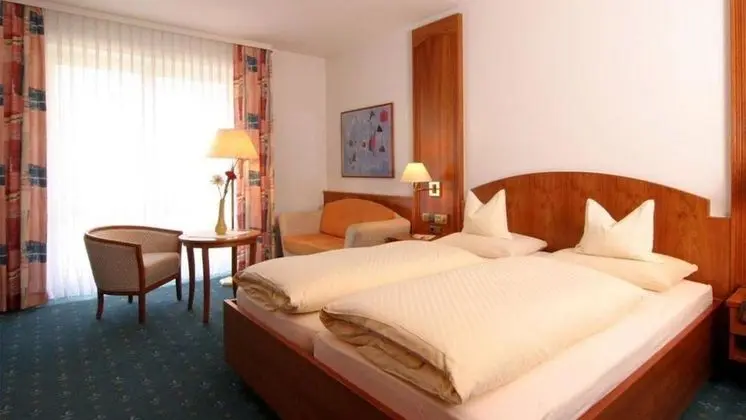 Deluxe Tek Büyük Yataklı Oda, Teras, Bahçe Manzaralı