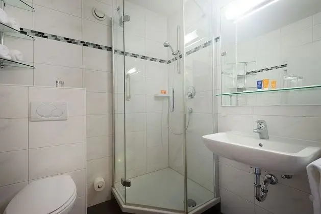 Deluxe Tek Büyük Yataklı Oda, Teras, Bahçe Manzaralı
