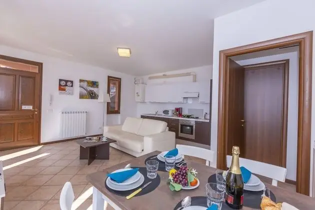 Family Apart Daire, 1 Çift Kişilik Yatak ve Çekyat, Dağ Yamacı (Fontana Del Lago Apt. 6)