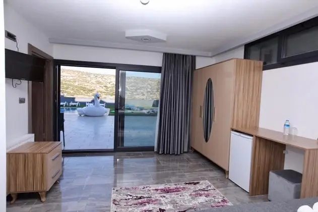 Dört Kişilik Oda, Havuz Manzaralı, Balkonlu
