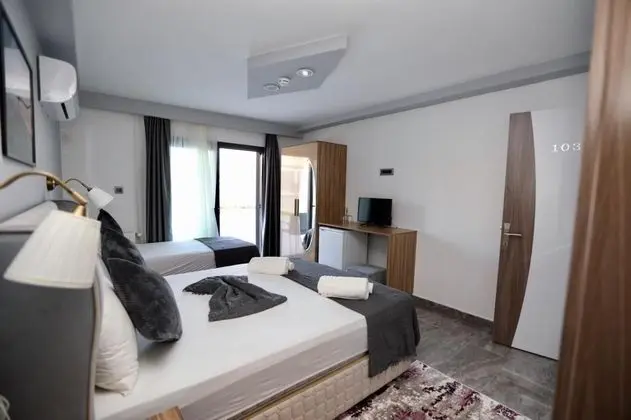 Triple, Havuz Manzaralı, Balkonlu