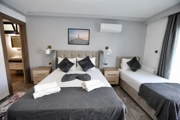 Triple, Havuz Manzaralı, Balkonlu