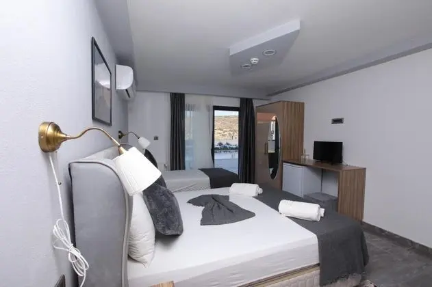 Triple, Havuz Manzaralı, Balkonlu