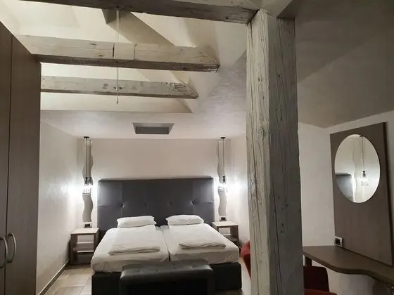 Tek Büyük veya İki Ayrı Yataklı Oda