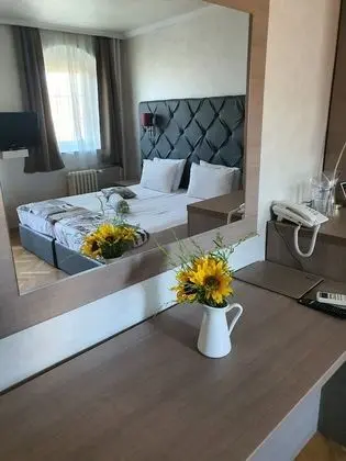 Tek Büyük veya İki Ayrı Yataklı Oda