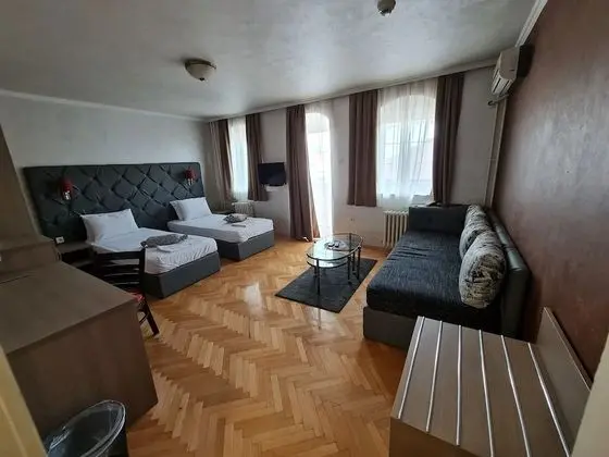 Tek Büyük veya İki Ayrı Yataklı Oda
