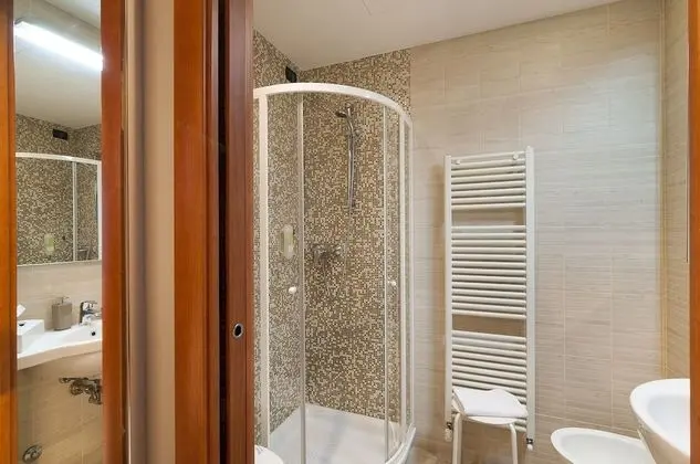 Tek Büyük Yataklı Oda, 1 Çift Kişilik Yatak, Ek Bina