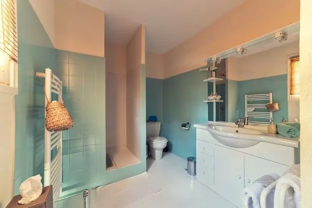 Superior Tek Büyük Yataklı Oda, Özel Banyo, Havuz Manzaralı