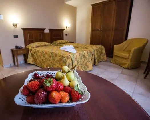 Büyük Yataklı Tek Kişilik Oda