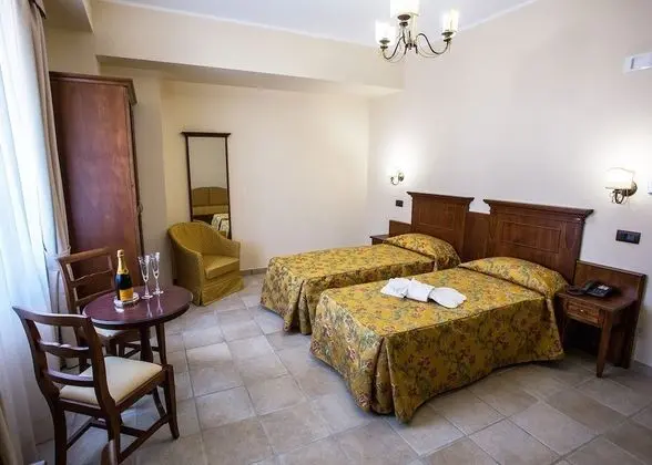 Büyük Yataklı Tek Kişilik Oda