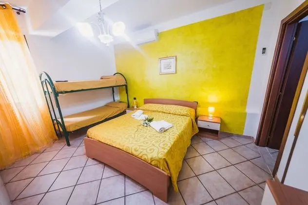 Standard Dört Kişilik Oda, Banyolu/Duşlu, Bahçe Manzaralı