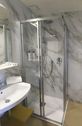 Tek Büyük Yataklı Oda, 1 Çift Kişilik Yatak