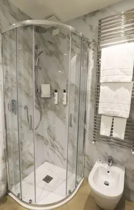 Tek Büyük Yataklı Oda, Balkon