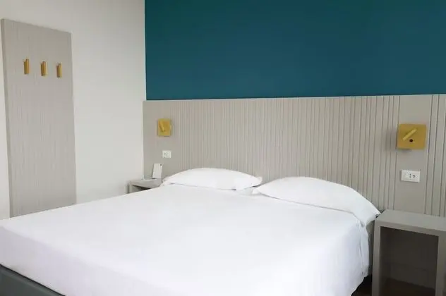 Tek Büyük Yataklı Oda, Balkon, Göl Manzaralı