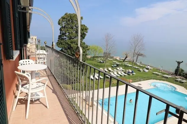 Tek Büyük Yataklı Oda, Balkon, Göl Manzaralı
