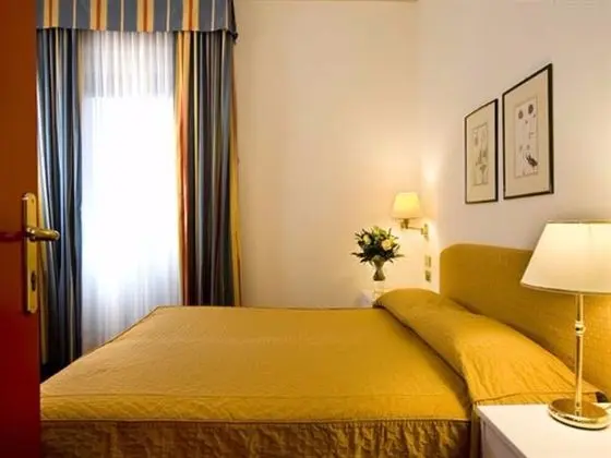 Tek Büyük Yataklı Oda, Balkon, Göl Manzaralı