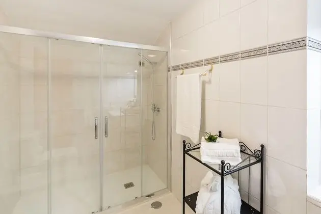 Comfort Tek Büyük Yataklı Oda, Ortak Banyo (01)