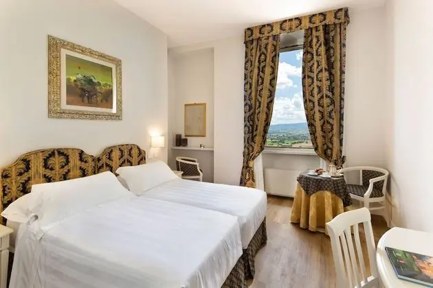 Classic Tek Büyük veya İki Ayrı Yataklı Oda