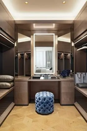 Senator Suite
