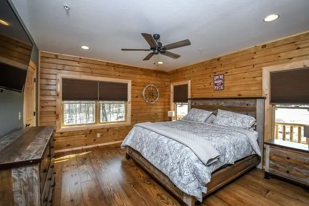 Ev, Birden Çok Yatak, Sıcak Su Havuzu
