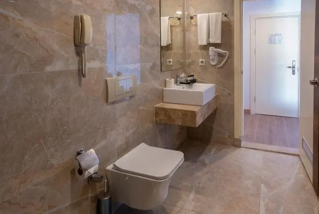 https://images.etstur.com/files/images/hotelImages/TR/218526/l/Fore-Resort-Spa-Kemer-Oda-393781.jpg