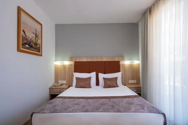 https://images.etstur.com/files/images/hotelImages/TR/218526/l/Fore-Resort-Spa-Kemer-Oda-393784.jpg