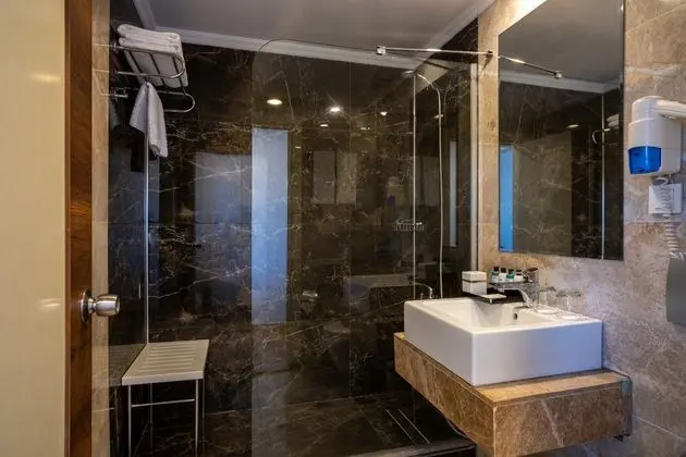 https://images.etstur.com/files/images/hotelImages/TR/218526/l/Fore-Resort-Spa-Kemer-Oda-393785.jpg