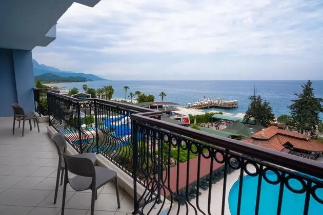 https://images.etstur.com/files/images/hotelImages/TR/218526/l/Fore-Resort-Spa-Kemer-Oda-393792.jpg
