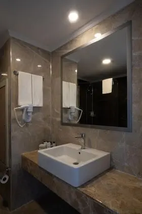 https://images.etstur.com/files/images/hotelImages/TR/218526/l/Fore-Resort-Spa-Kemer-Oda-393799.jpg