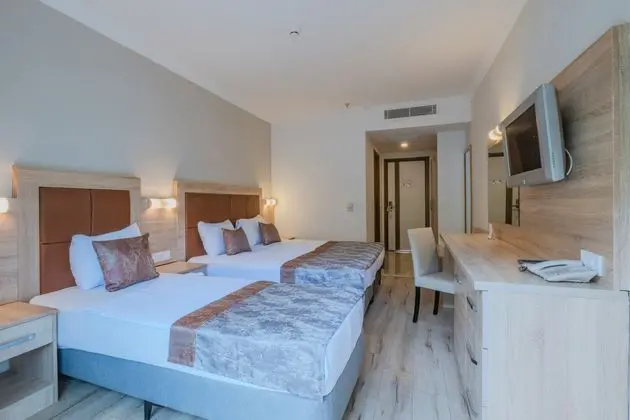 https://images.etstur.com/imgproxy/resize/2560x1440/files/images/hotelImages/etsrooms/504668/Fore_Resort___Spa_Kemer_20250507110421_1.jpg