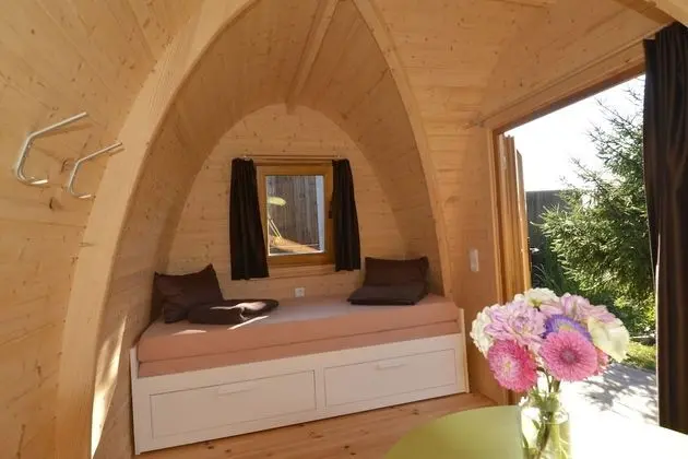 Romantic Kulübe, Göl Manzaralı