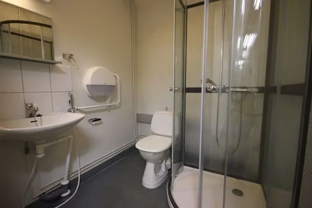 Tek Kişilik Oda, Ortak Banyo