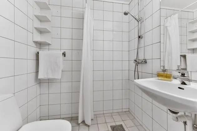 Budget One-Bedroom Apartment For Four with Balcony