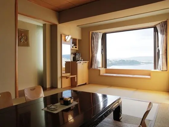 Traditional Oda, Sigara İçilmez, Göl Manzaralı