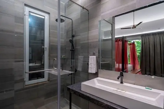 Premium Tek Büyük Yataklı Oda, 1 Yatak Odası, Sigara İçilmez, Bahçe Manzaralı