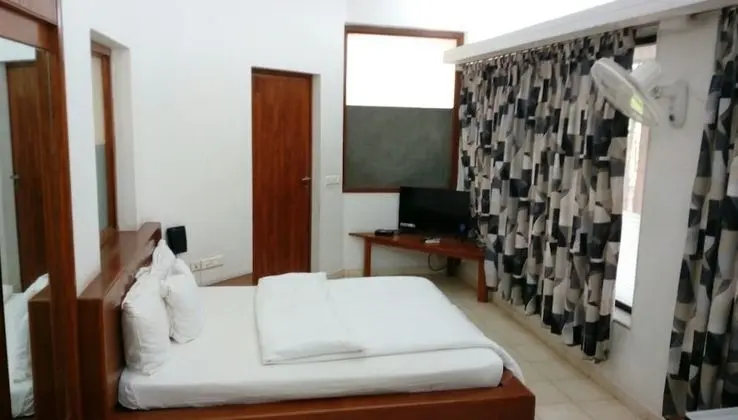 Deluxe Büyük Yataklı Tek Kişilik Oda, 1 Çift Kişilik Yatak, Havuz Kullanımı, Havuz Manzaralı