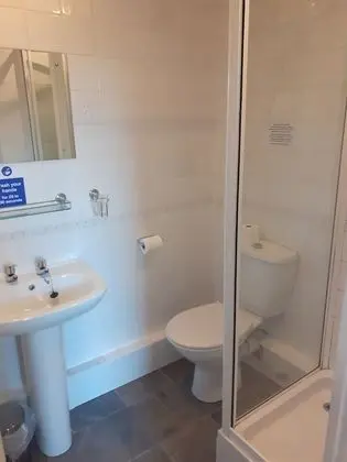 Tek Büyük Yataklı Oda, Banyolu/Duşlu