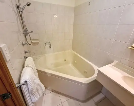 Comfort Oda, 1 En Büyük (King) Boy Yatak, Sıcak Su Küveti, Bahçe Manzaralı