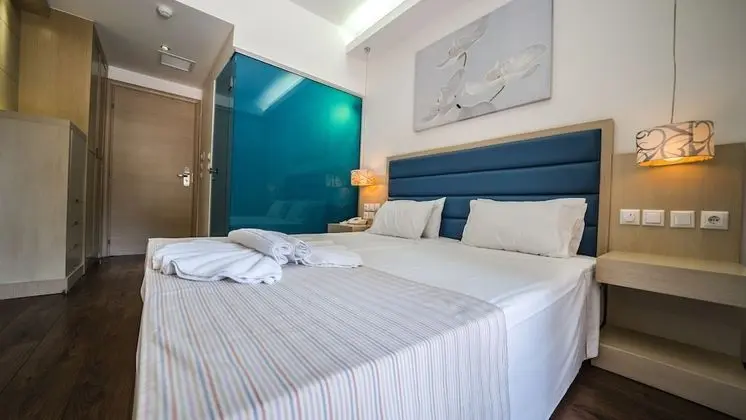 Standard Room with Mountain View