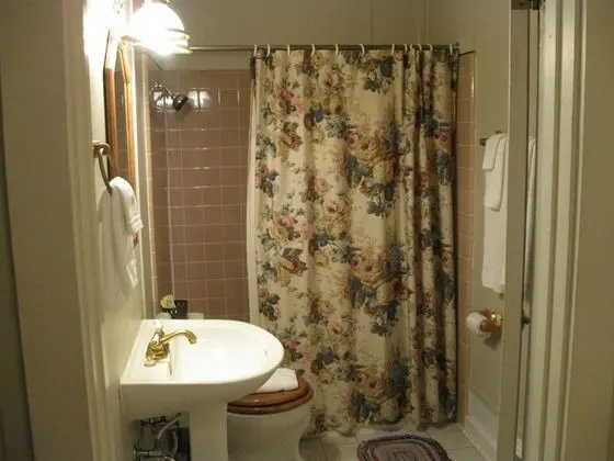 İki adet Tek Kişilik Yataklı (Common Bath)