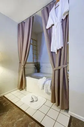 Deluxe Oda, 1 En Büyük (King) Boy Yatak