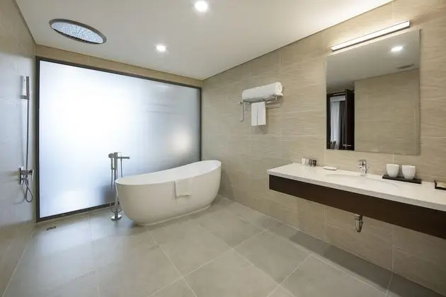Deluxe Oda (1 King Sky Residence)