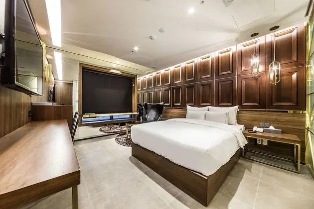 Deluxe Tek Büyük Yataklı Oda