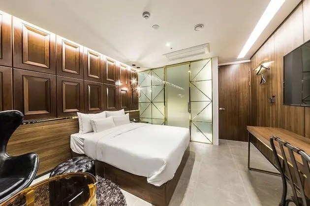 Deluxe Tek Büyük Yataklı Oda