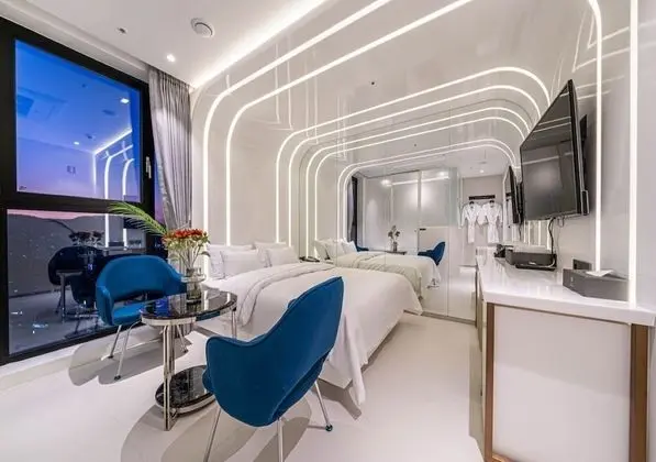 Deluxe Double Room (Netflix/ Youtube Available on TV)