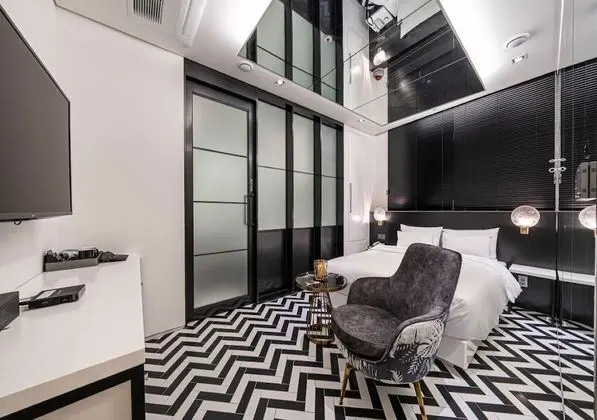 Deluxe Double Room (Netflix/ Youtube Available on TV)