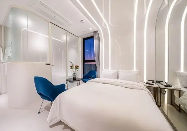 Deluxe Double Room (Netflix/ Youtube Available on TV)