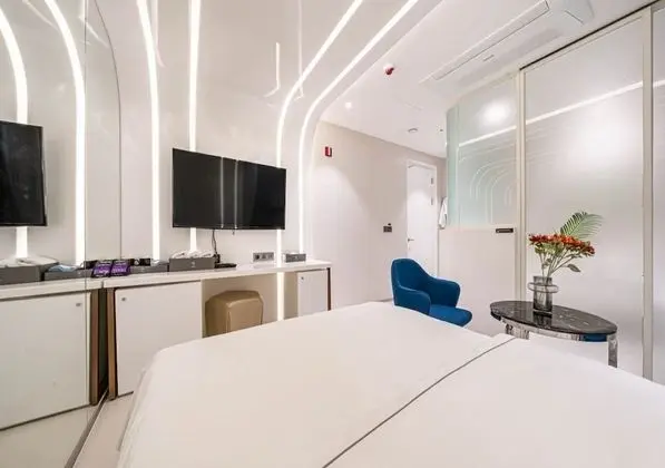 Deluxe Double Room (Netflix/ Youtube Available on TV)