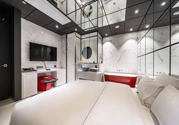 Deluxe Double Room (Netflix/ Youtube Available on TV)