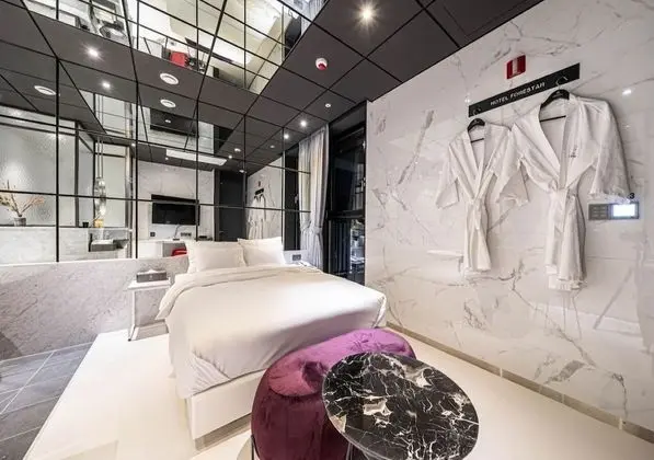 Deluxe Double Room (Netflix/ Youtube Available on TV)